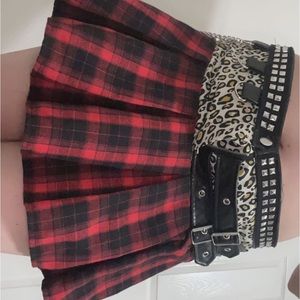 Pretty  skirt!